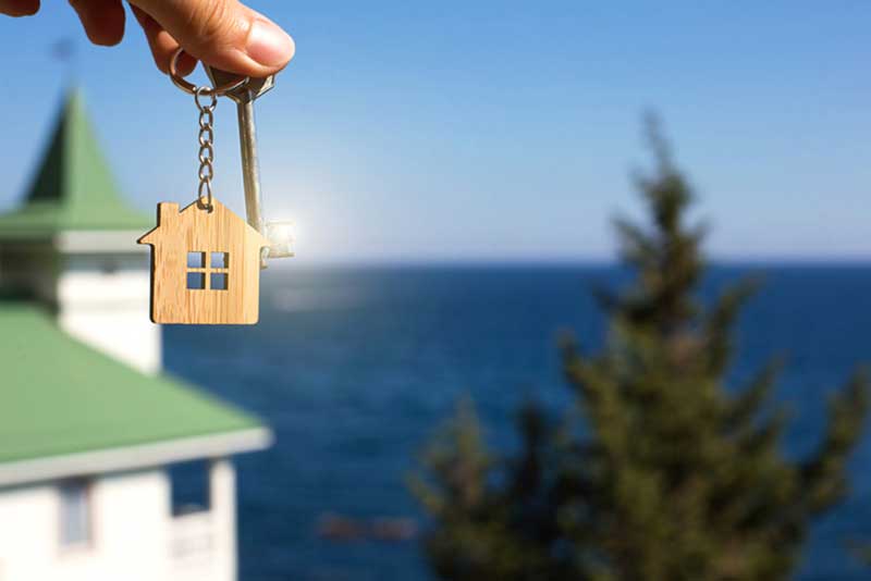 Vacation home rental with lake and tree in background.